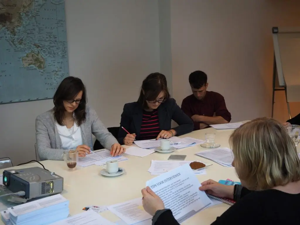 Samenwerken met team in vergaderzaal Wilhelmina voor 15 personen